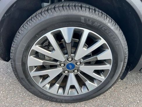 Used 2020 Ford Escape Titanium image 17