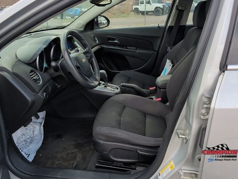 Used 2015 Chevrolet Cruze LT image 12