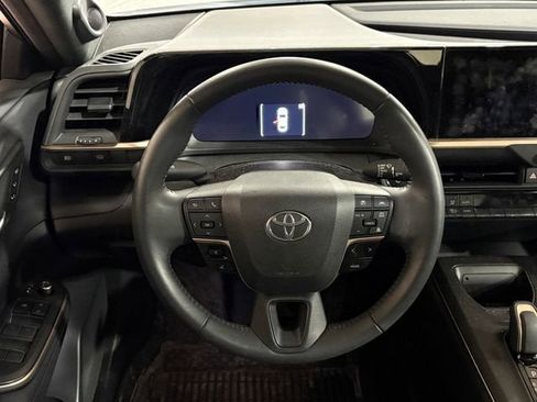 Used 2023 Toyota Crown Limited image 27