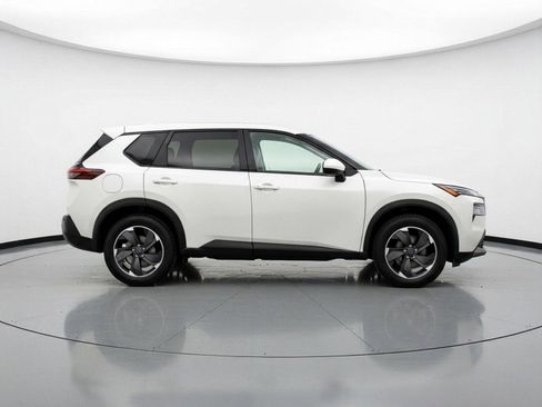 Used 2025 Nissan Rogue SV image 9