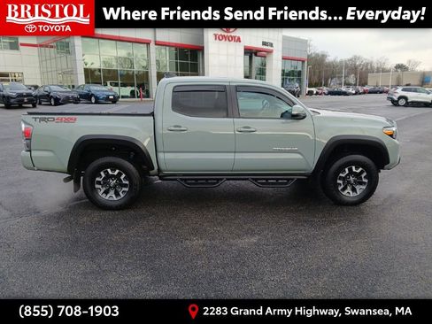 Used 2022 Toyota Tacoma TRD Off-Road image 8