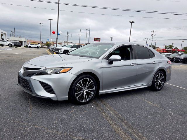 Used 2019 Toyota Camry SE FWD image 3