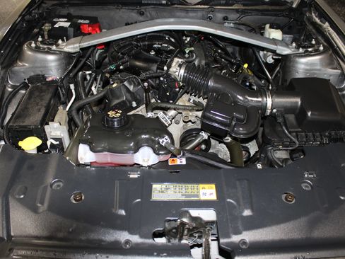 Used 2014 Ford Mustang Convertible RWD image 40