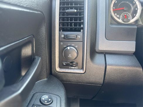Used 2019 RAM 1500 Express w/ Express Value Package AWD/4WD image 16