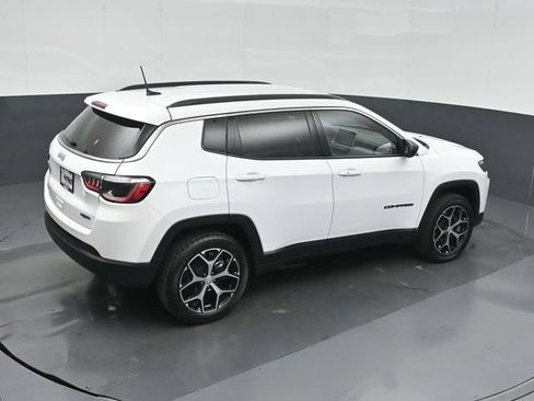 Used 2024 Jeep Compass Latitude w/ Altitude Special Edition AWD/4WD image 37