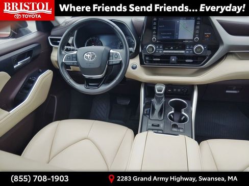 Used 2021 Toyota Highlander XLE AWD/4WD image 17