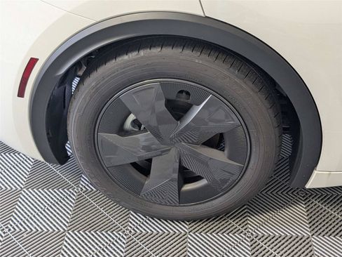 New 2026 Toyota Prius Plug-In Hybrid FWD image 9