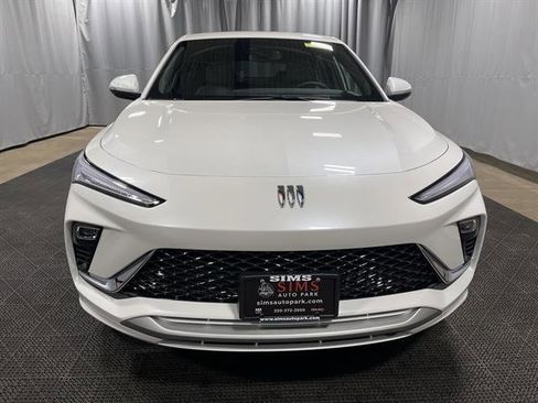 New 2025 Buick Envista Avenir image 2