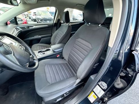 Used 2020 Ford Fusion SE image 11