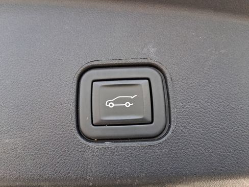 Used 2023 Cadillac Lyriq 2WD image 11
