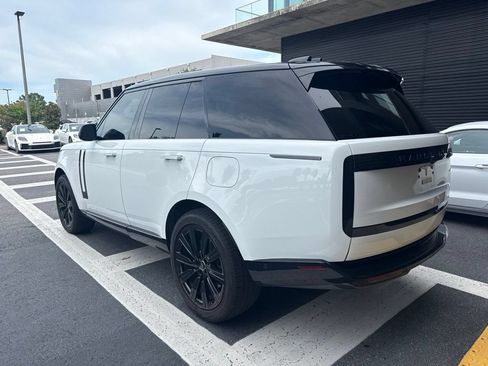 Used 2025 Land Rover Range Rover SE AWD/4WD image 3