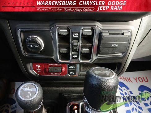 Used 2023 Jeep Wrangler Unlimited Rubicon w/ Cold Weather Group AWD/4WD image 25