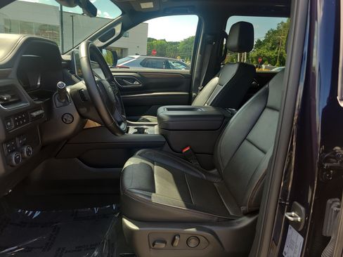 Used 2024 Chevrolet Suburban High Country AWD/4WD image 16