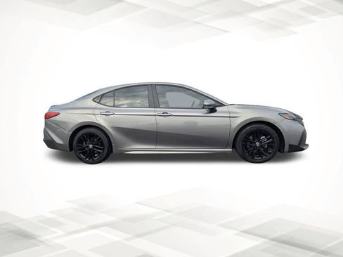 Used 2025 Toyota Camry XLE image 3