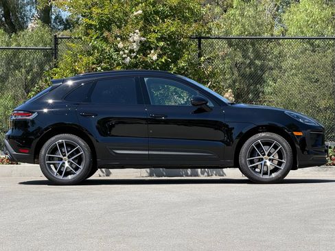 Used 2026 Porsche Macan AWD/4WD image 8