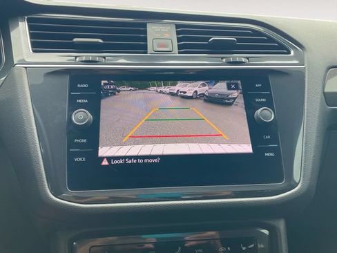 Used 2023 Volkswagen Tiguan SE FWD image 28