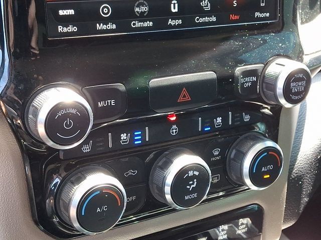 Used 2019 RAM 1500 Laramie AWD/4WD image 17