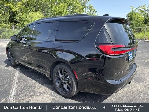 Used 2025 Chrysler Pacifica Limited w/ Trailer Tow Group FWD image 6