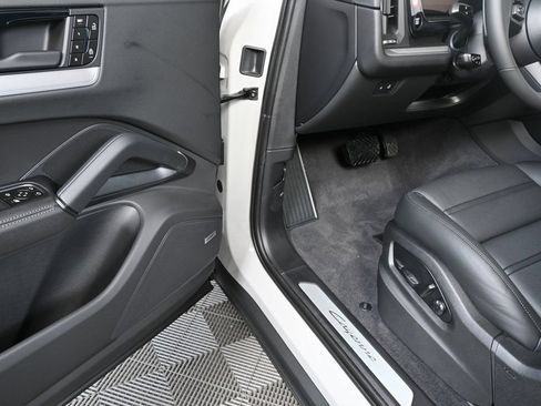 Certified 2026 Porsche Cayenne Coupe AWD/4WD image 7