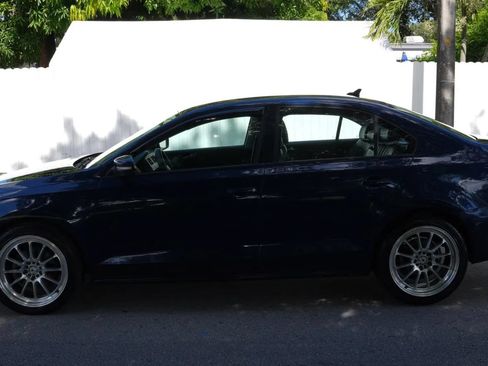 Used 2014 Volkswagen Jetta SE FWD image 2