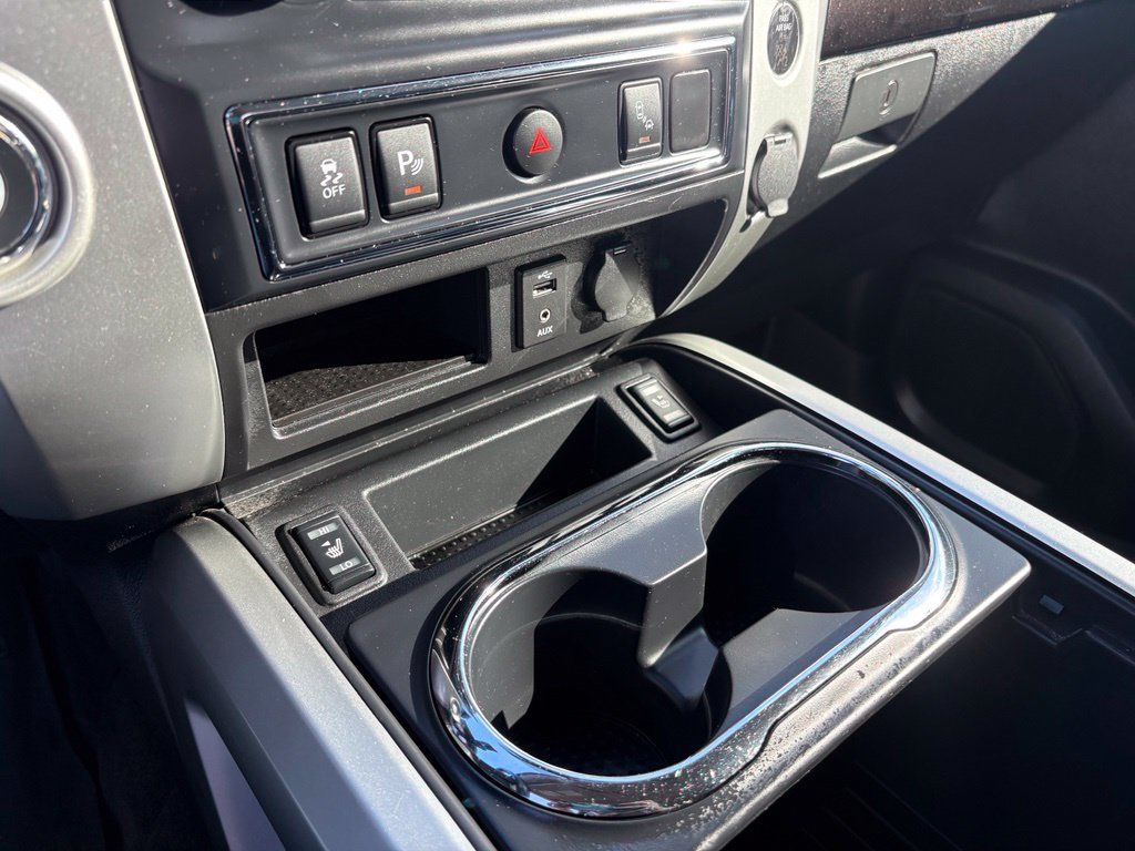 Used 2018 Nissan Titan SV w/ SV Convenience Package RWD image 23