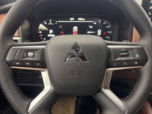 New 2025 Mitsubishi Outlander SEL image 17