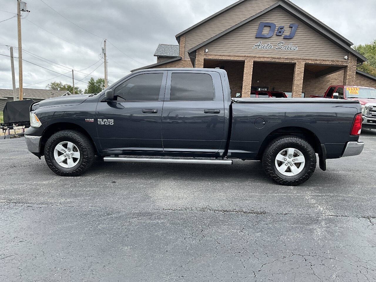 Used 2017 RAM 1500 ST w/ SXT Appearance Group AWD/4WD image 3