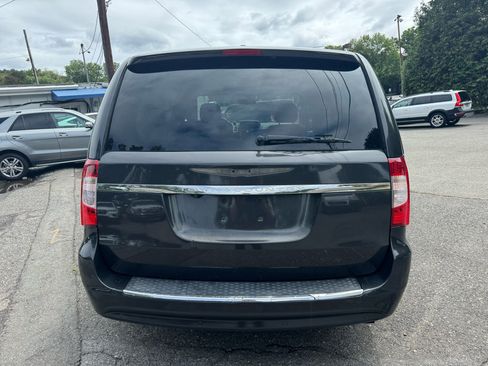 Used 2012 Chrysler Town & Country Touring-L w/ Entertainment Group #2 image 6