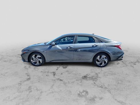 Used 2024 Hyundai Elantra Limited image 5