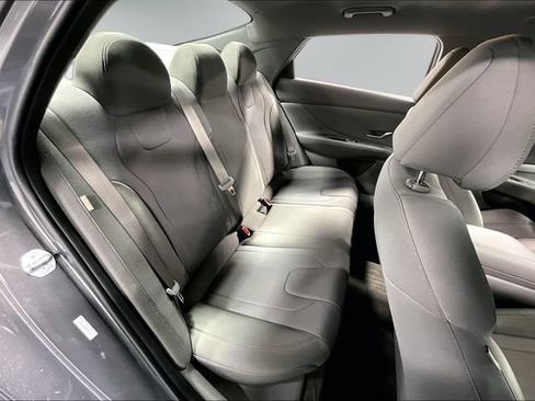 Used 2025 Hyundai Elantra SE FWD image 23