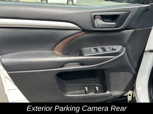 Used 2018 Toyota Highlander XLE AWD/4WD image 15