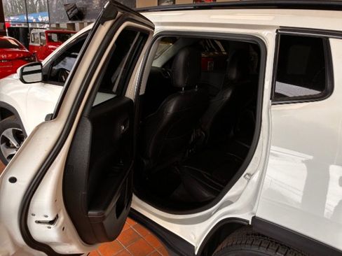 Used 2017 Jeep Compass Latitude w/ Popular Equipment Group image 29