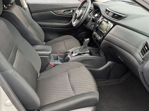 Used 2020 Nissan Rogue SV image 20