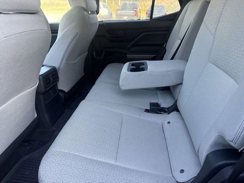 Used 2025 Toyota 4Runner SR5 AWD/4WD image 27