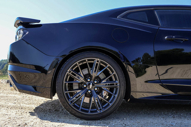 Used 2019 Chevrolet Camaro ZL1 w/ LPO, ZL1 Protection Package RWD image 9