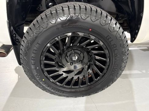 Used 2019 Toyota Tundra Platinum AWD/4WD image 10