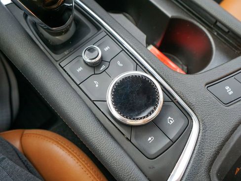 Used 2020 Cadillac XT5 Premium Luxury w/ LPO, Floor Liner Package image 27