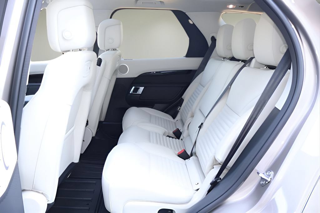 New 2026 Land Rover Discovery S AWD/4WD image 12