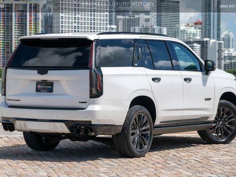 Used 2023 Cadillac Escalade V image 4