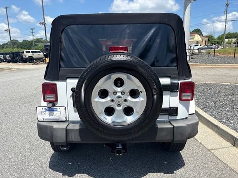 Used 2014 Jeep Wrangler Unlimited Sahara w/ Connectivity Group AWD/4WD image 7