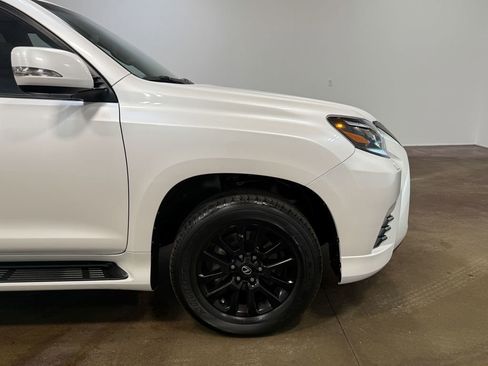 Used 2023 Lexus GX 460 image 31