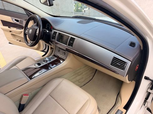 Used 2010 Jaguar XF Premium RWD image 21