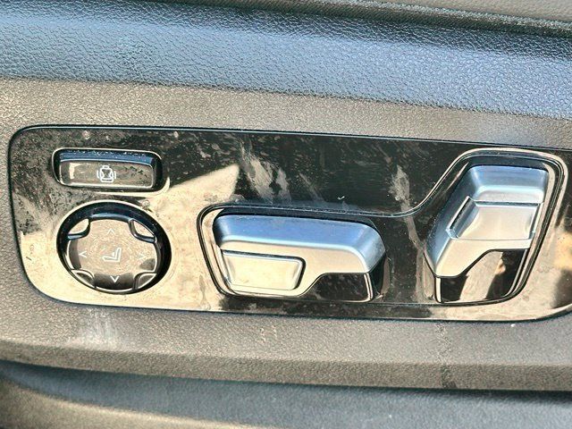Used 2020 BMW X7 xDrive40i w/ Premium Package AWD/4WD image 13