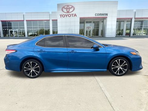 Used 2019 Toyota Camry SE FWD image 6