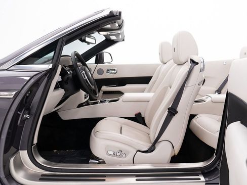 Certified 2018 Rolls-Royce Dawn RWD image 22