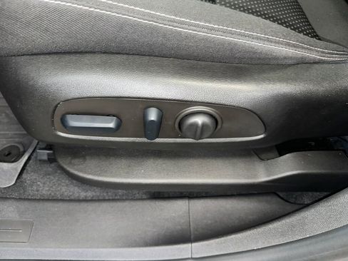 Certified 2022 GMC Terrain SLE w/ Driver Convenience Package image 3