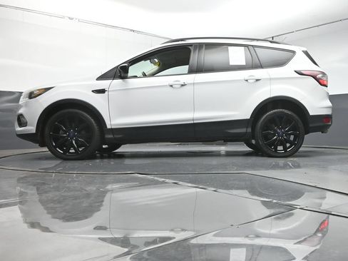 Used 2017 Ford Escape SE w/ Equipment Group 201A FWD image 34