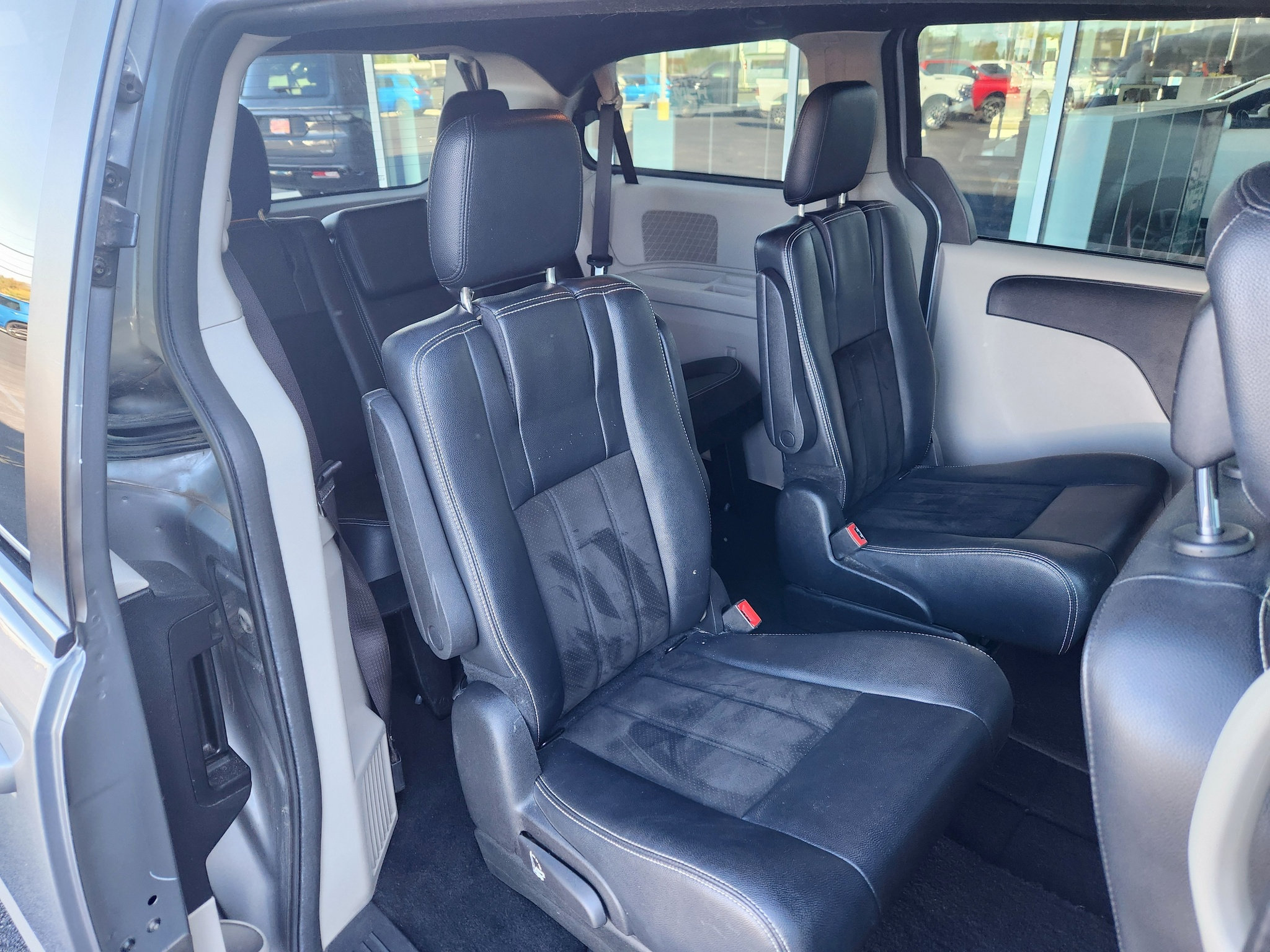 Used 2019 Dodge Grand Caravan SXT FWD image 35