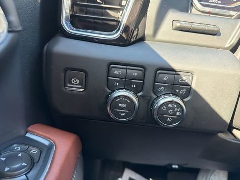 Used 2023 GMC Sierra 1500 Denali Ultimate image 40