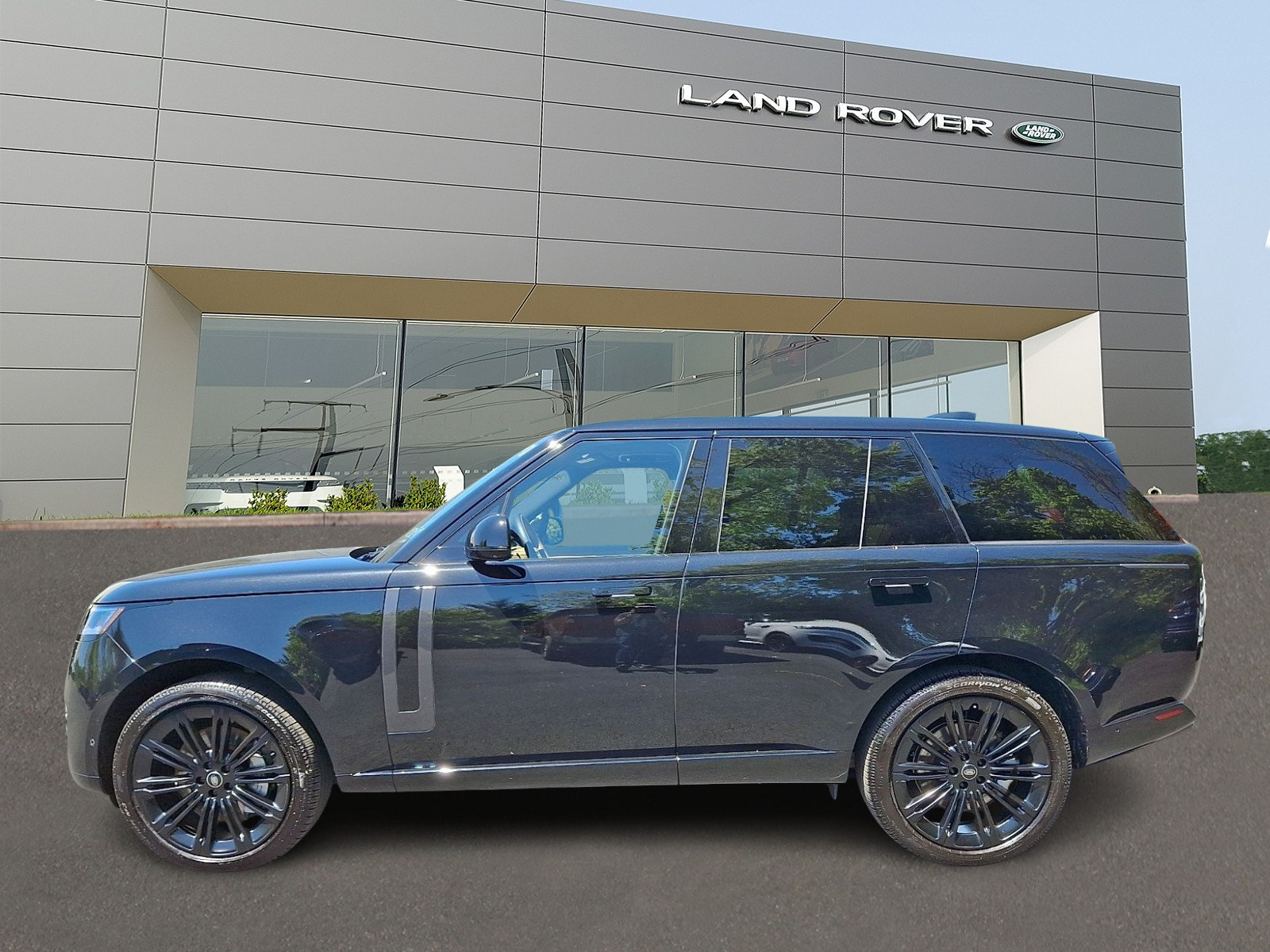 Used 2025 Land Rover Range Rover SE AWD/4WD image 6